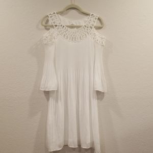 Women Size 8 White Open Shoulder Dress
